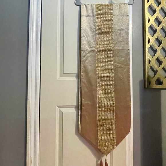 Luxury Rhinestone Table Runner - Picture 9 of 13